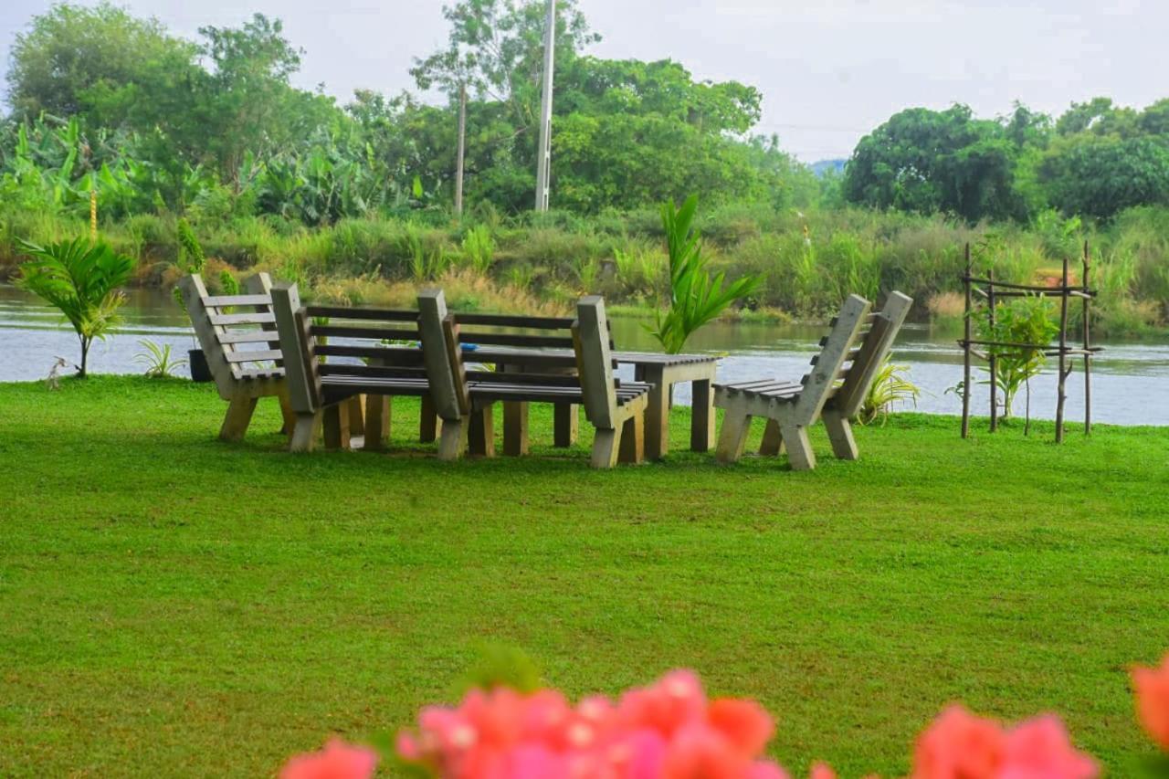 Canal Side Safari Resort Udawalawe Exterior foto
