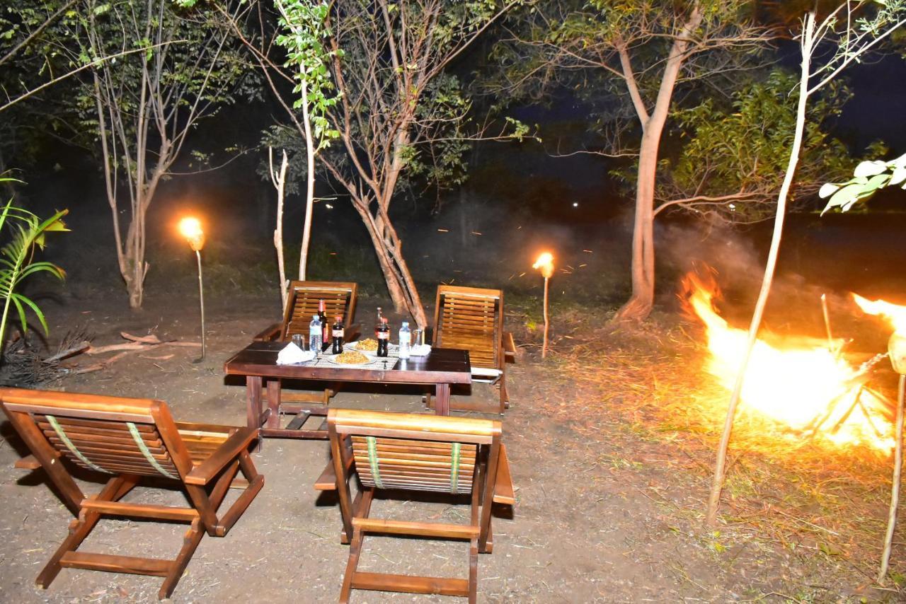 Canal Side Safari Resort Udawalawe Exterior foto