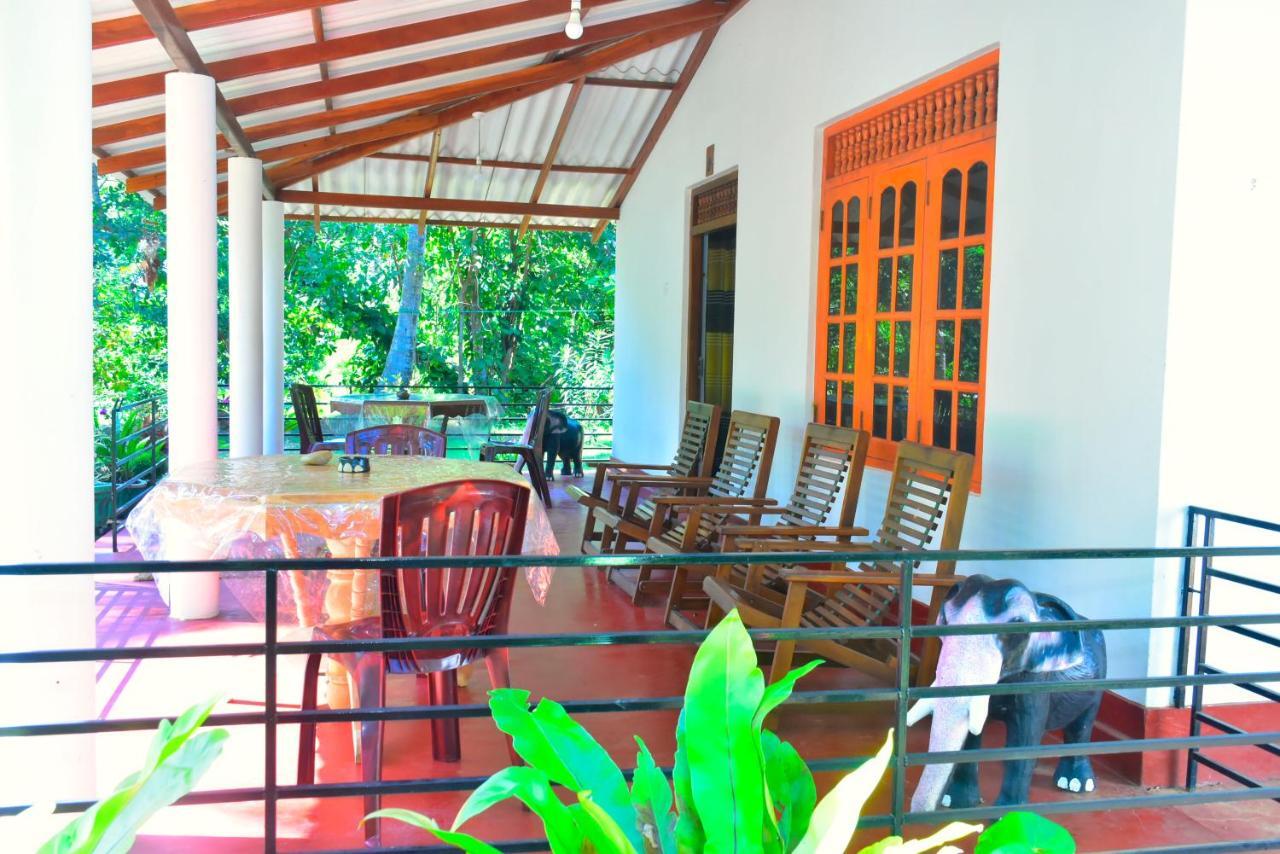 Canal Side Safari Resort Udawalawe Exterior foto